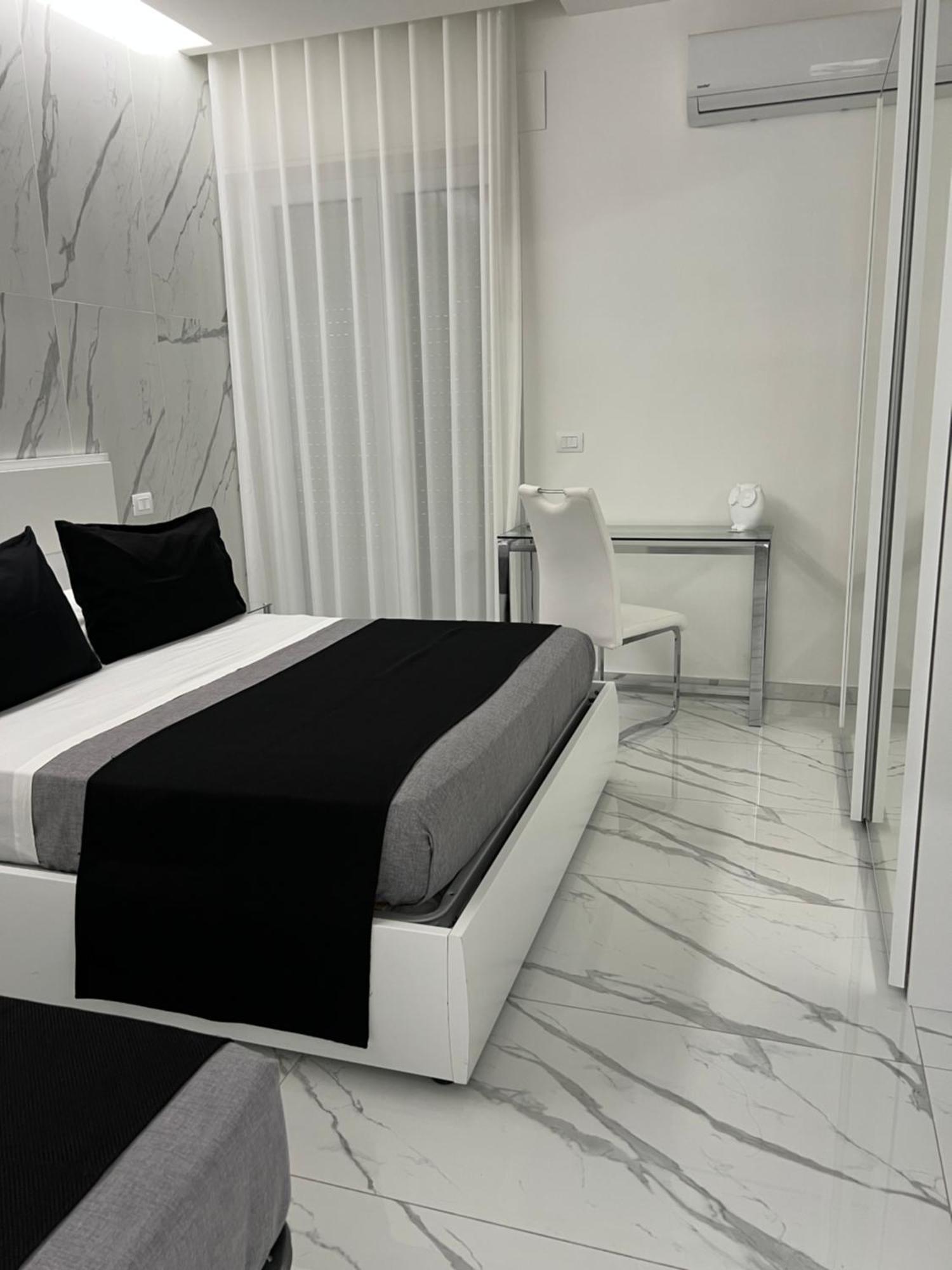 White Elegance Luxury B&B Caserta Eksteriør bilde